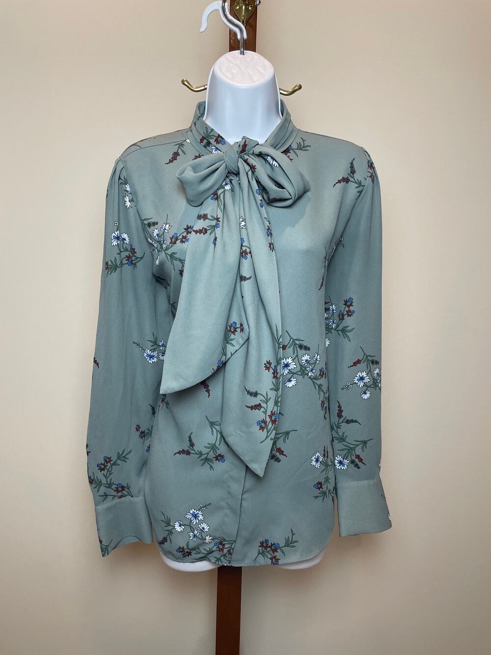 Ann Taylor Tie Neck Floral Long Sleeve Blouse M Sage Green